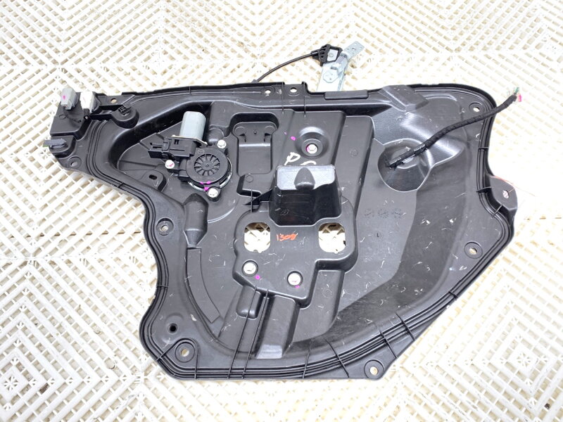 Stahovačka okna pravá přední Mazda 3 (BM, BN) 2013 - 2022 BJV55897X