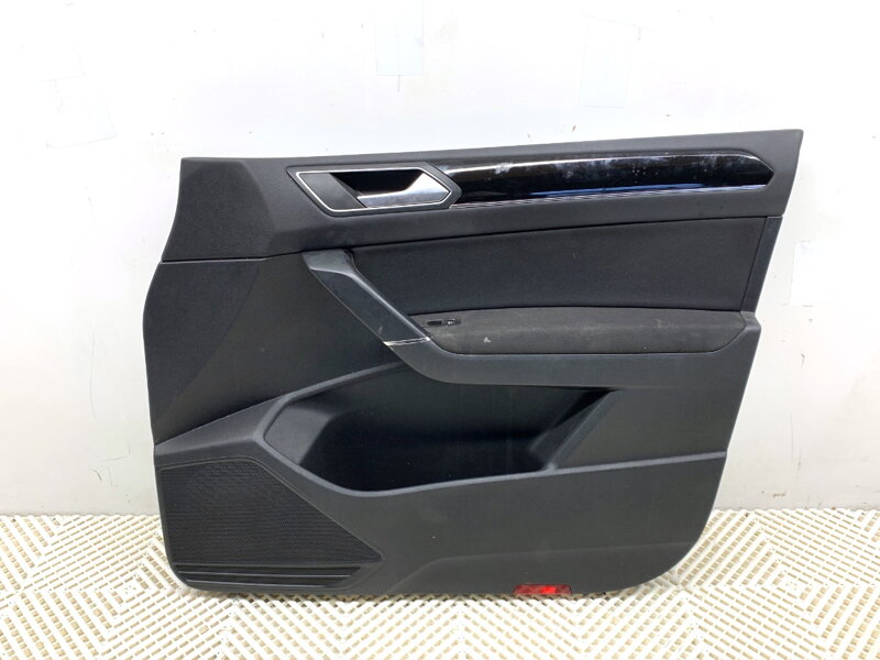 Tapecírung dveří pravý přední VW Touran (5T1) 2015 - 2022