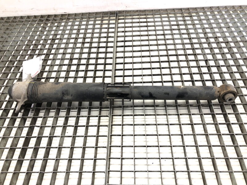 Tlumič pravý zadní VW Tiguan (AD1, AX1) 2016 - 2022