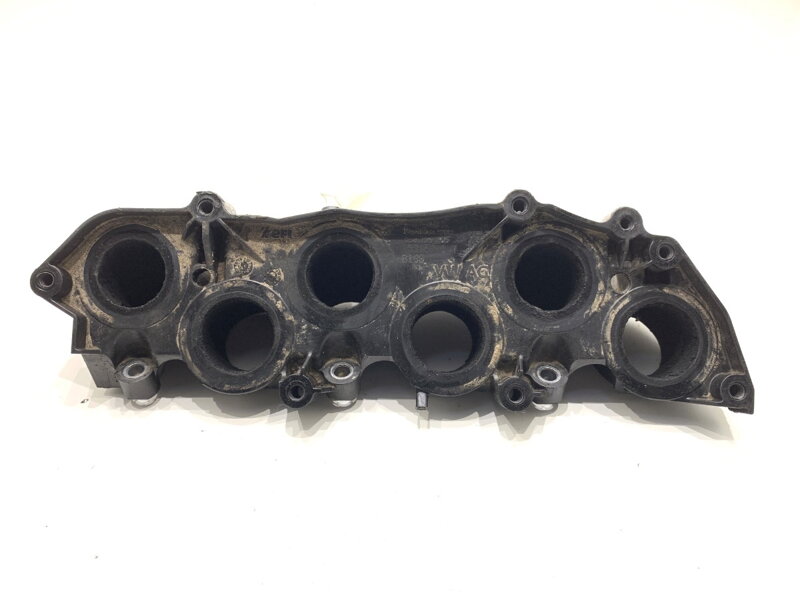 Základna sacího potrubí sacího Audi Q8 (4MN) 2018 - 2022 059129765