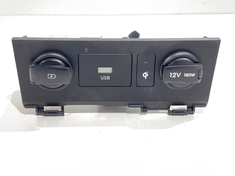 Zásuvka / uložení USB Hyundai Kona (OS, OSE, OSI) 2017 - 2022 83675-J9AD0