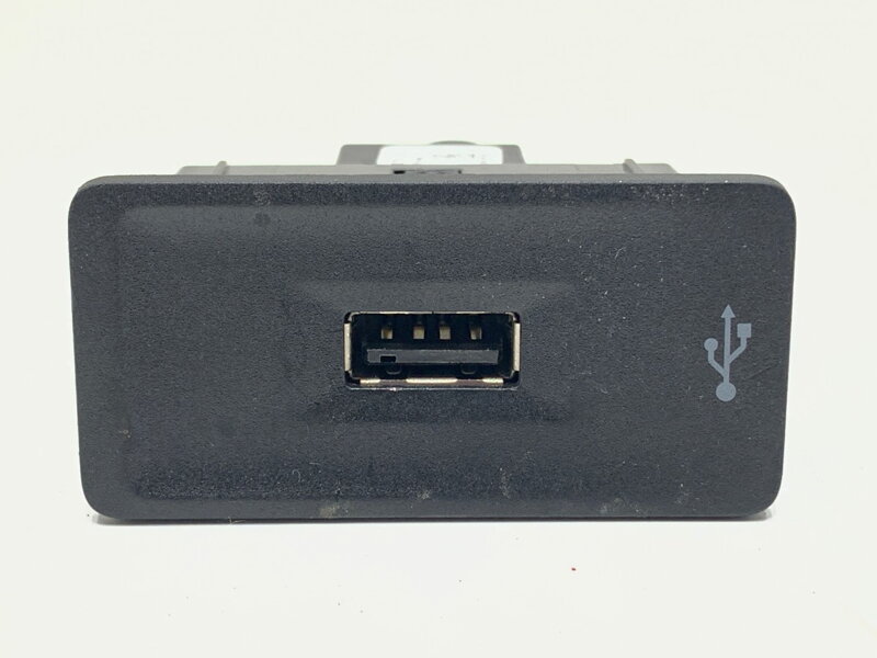 Zásuvka / uložení USB VW Golf VII Variant (BA5, BV5) 2013 - 2022 5G0035222K