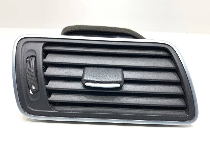 Mřížka ventilace pravá přední VW Passat B7 Variant (365) 2010 - 2015 3AB819702A