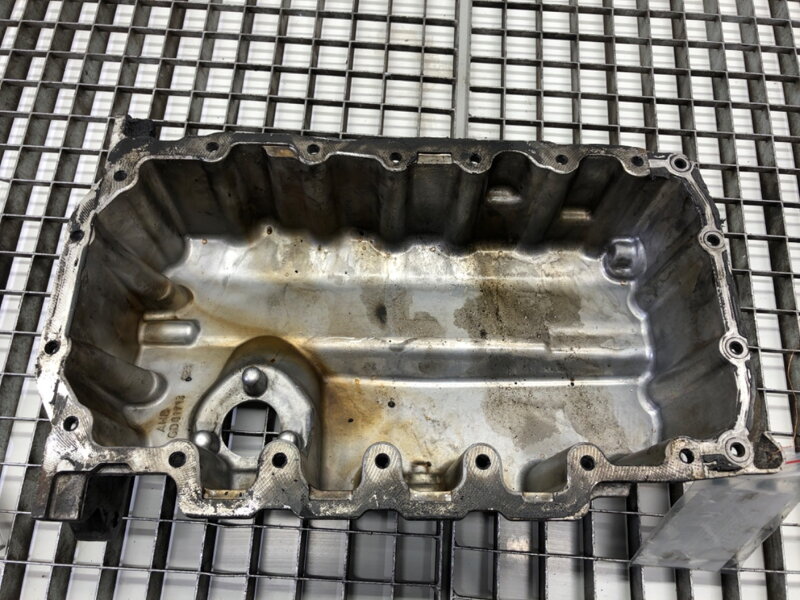 Vana olejová VW Passat B8 Variant (3G5, CB5) 2014 - 2022 04L103603