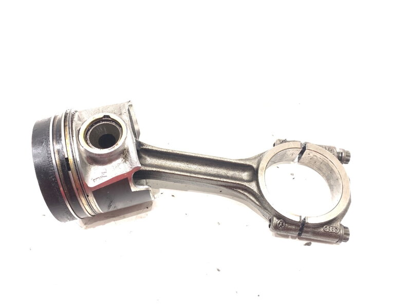 Píst S ojnicí VW Passat B8 Variant (3G5, CB5) 2014 - 2022 81L155