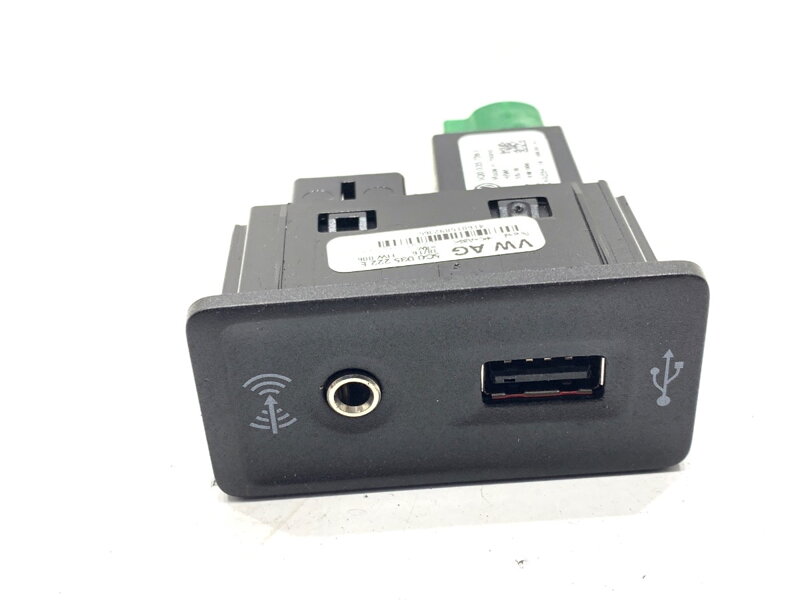 Zásuvka / uložení USB VW Passat B8 Variant (3G5, CB5) 2014 - 2022 5G0035222E
