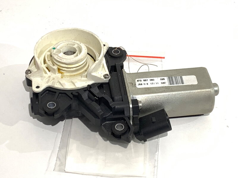 Motor dociągu dveře Audi A8 D4 (4H2, 4H8, 4HC, 4HL) 2009 - 2018 4F0837060
