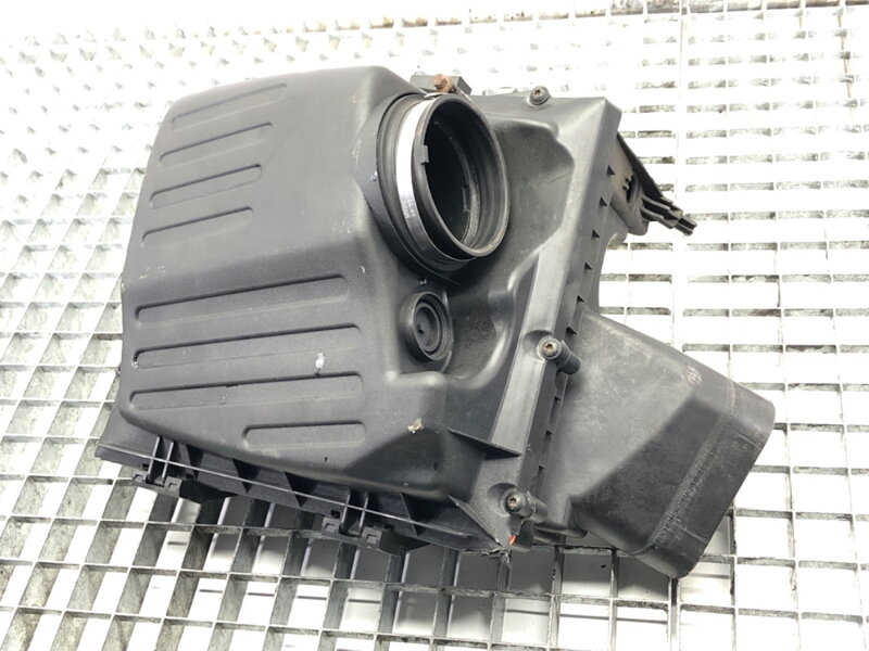 Kryt filtru vzduchu Opel Insignia A (G09) 2008 - 2017 55560889