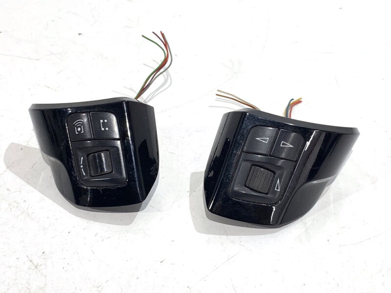Přepínače volantu Opel Astra H Kombi (A04) 2004 - 2014 13251120