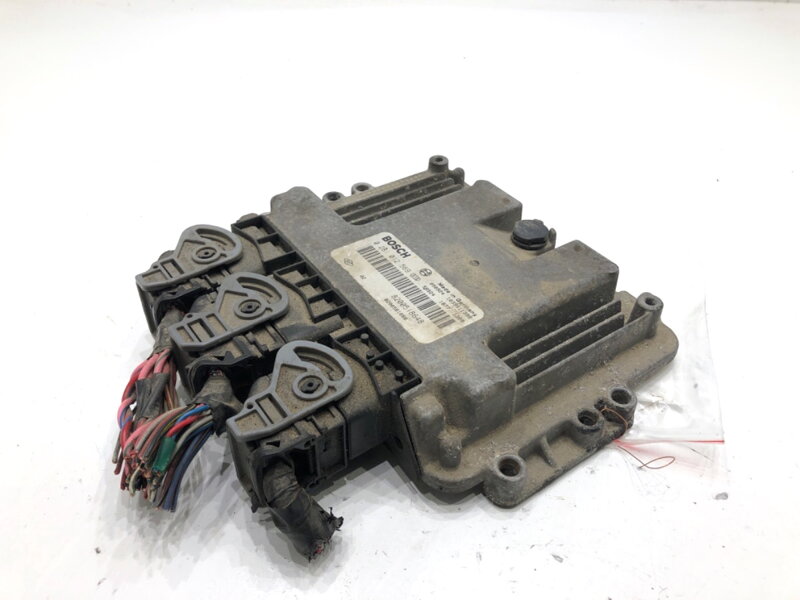 Řídicí jednotka motoru Suzuki Grand Vitara II (JT, TE, TD) 2005 - 2022 8200518648 0281012569