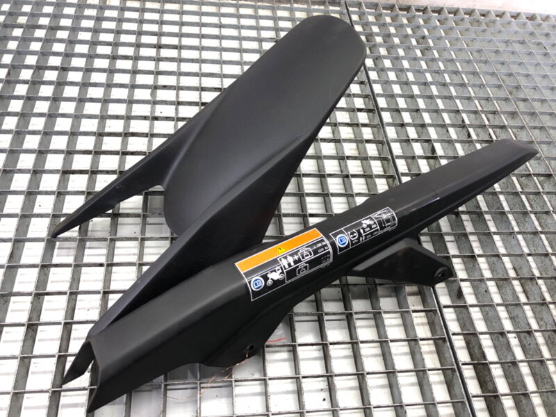 Podblatník blatník zadní kryt łańcucha Honda CB650RA 80103-MKN-0500