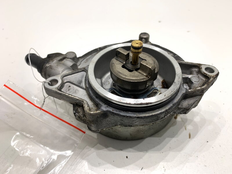 Čerpadlo podtlak VW Phaeton (3D1, 3D2, 3D3, 3D4, 3D6, 3D7, 3D8, 3D9) 2002 - 2016 059145100J