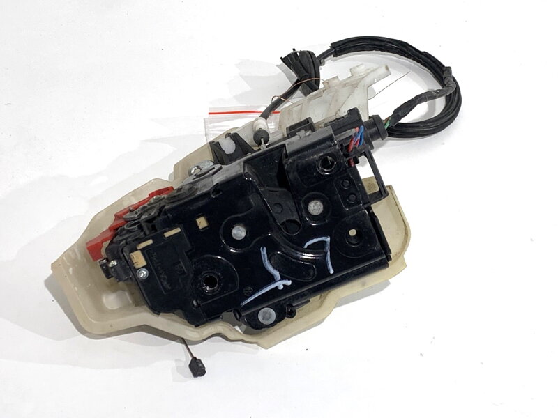 Zámek dveří levý zadní VW Golf VI Variant (AJ5) 2009 - 2014