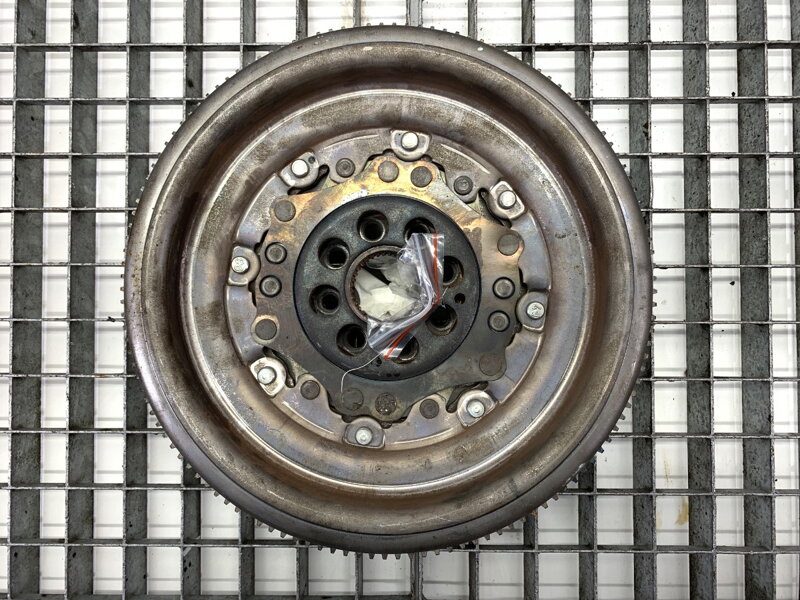 Kolo dvojhmotnostní VW Passat B8 Variant (3G5, CB5) 2014 - 2022 415089109