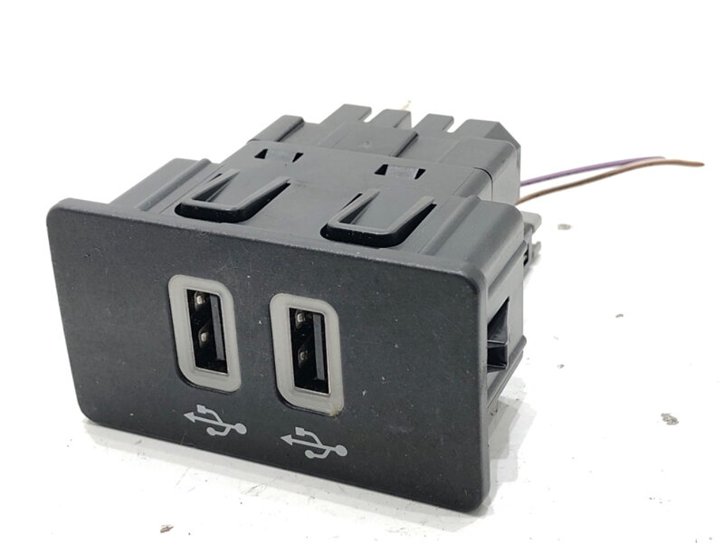 Zásuvka / uložení USB Ford Tourneo Connect / Grand Tourneo Connect V408 Nadwozie Wielko 2013 - 2022 HC3T-14F014-BC