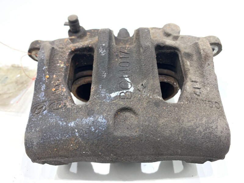 Brzdový třmen levý přední Hyundai Santa FÉ III (DM, DMA) 2012 - 2022