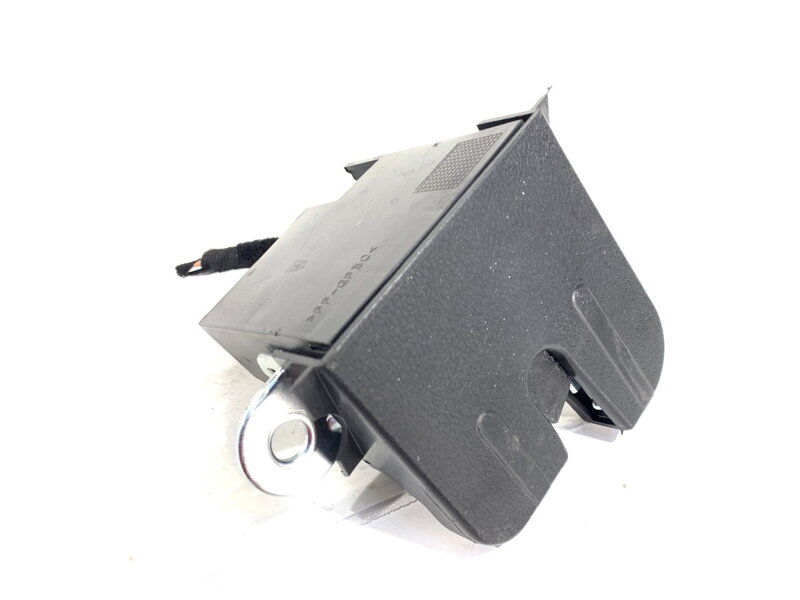 Zámek víka kufru zadní VW Golf VI (5K1) 2008 - 2014