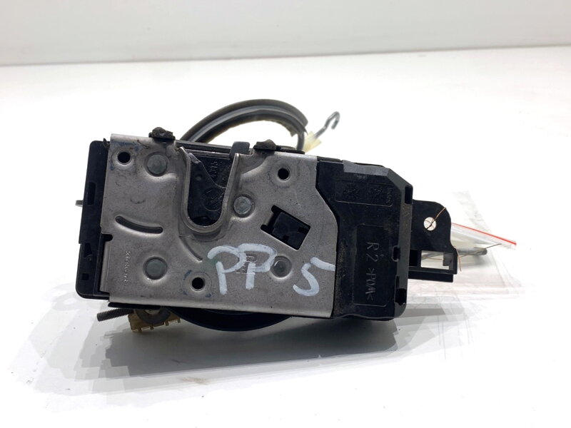 Zámek dveří pravý přední Opel Zafira / Zafira Family B (A05) 2005 - 2019 13210749