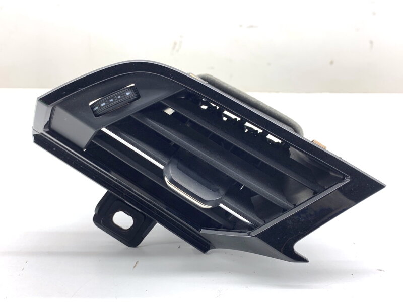 Mřížka ventilace levá přední Audi Q3 Sportback (F3N) 2019 - 2022 83B820901