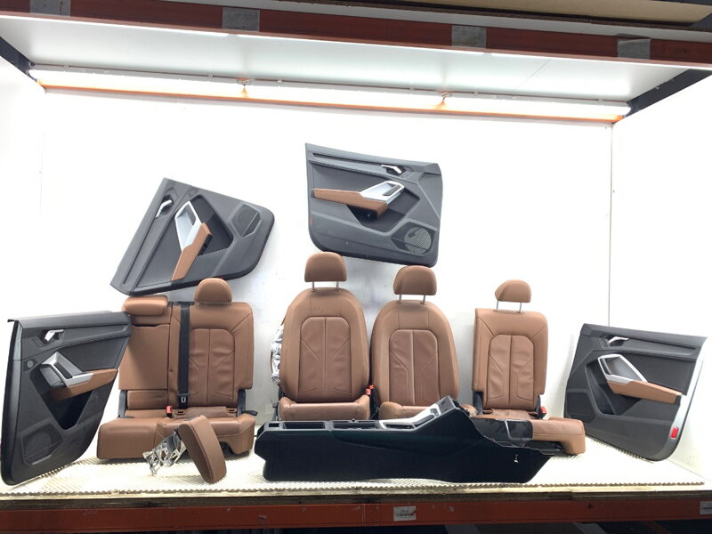 Sedadla lavice / sedačka tapecírungy tunel sada Audi Q3 Sportback (F3N) 2019 - 2022