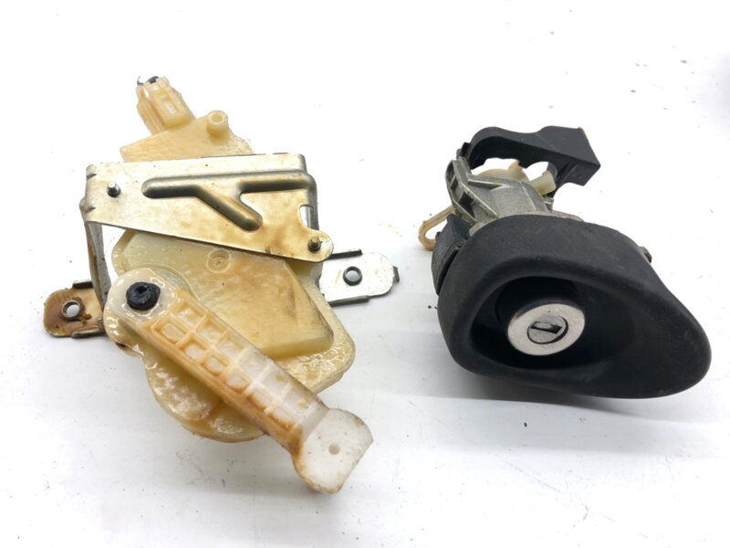 Klika víka kufru zadní Toyota Yaris (_P9_) 2005 - 2014