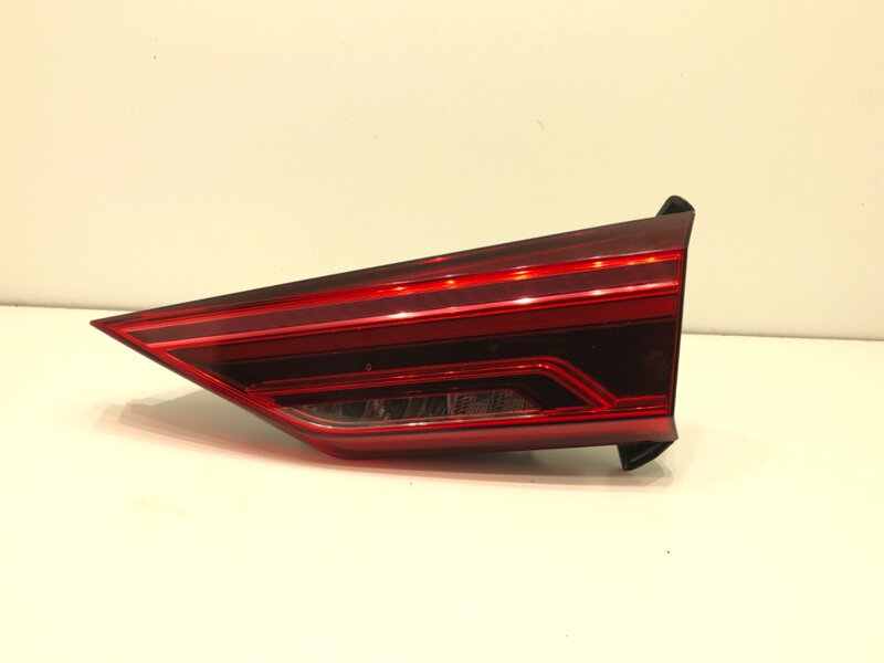 Světlo zadní pravé vnitřní Audi Q3 Sportback (F3N) 2019 - 2022 83A945094