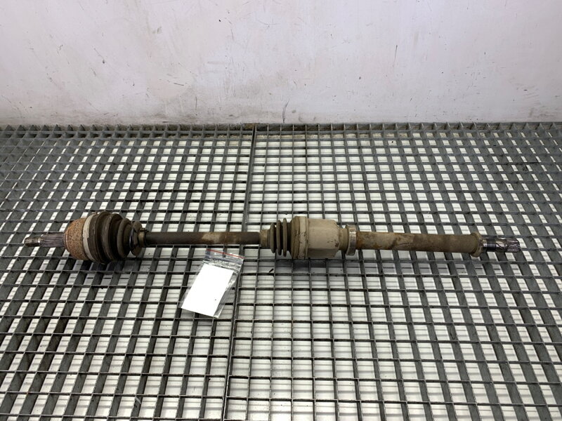 Poloosa pravá přední Renault Megane III Grandtour (KZ0/1) 2008 - 2022