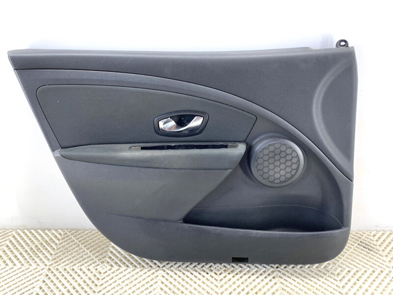 Tapecírung dveří levý přední Renault Megane III Grandtour (KZ0/1) 2008 - 2022