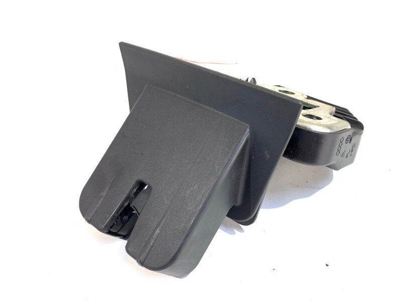 Zámek víka kufru zadní Audi A4 B8 Avant (8K5) 2007 - 2015