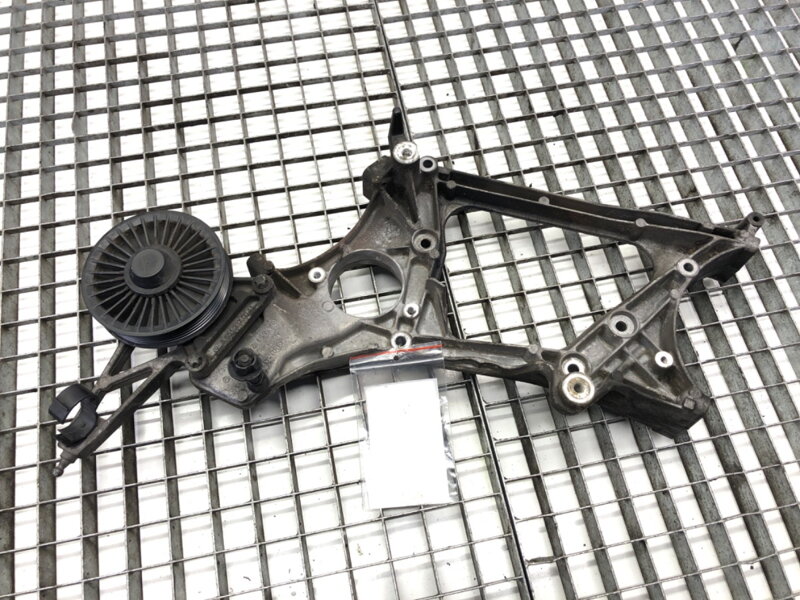 Držák uchycení sprężaraki klimatizace Mercedes-benz Class GLK (X204) 2008 - 2015 A6512011109