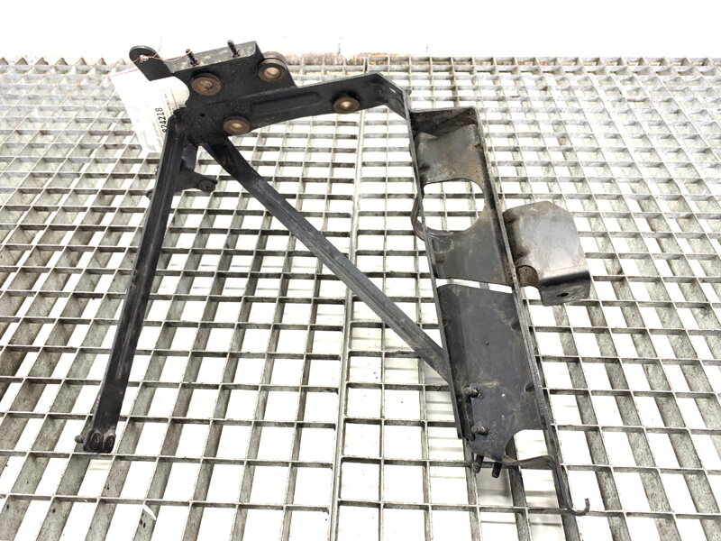 Držák dodatkowej chladiče vody levý Audi A6 C7 Avant (4G5, 4GD) 2011 - 2018 4G0121261L