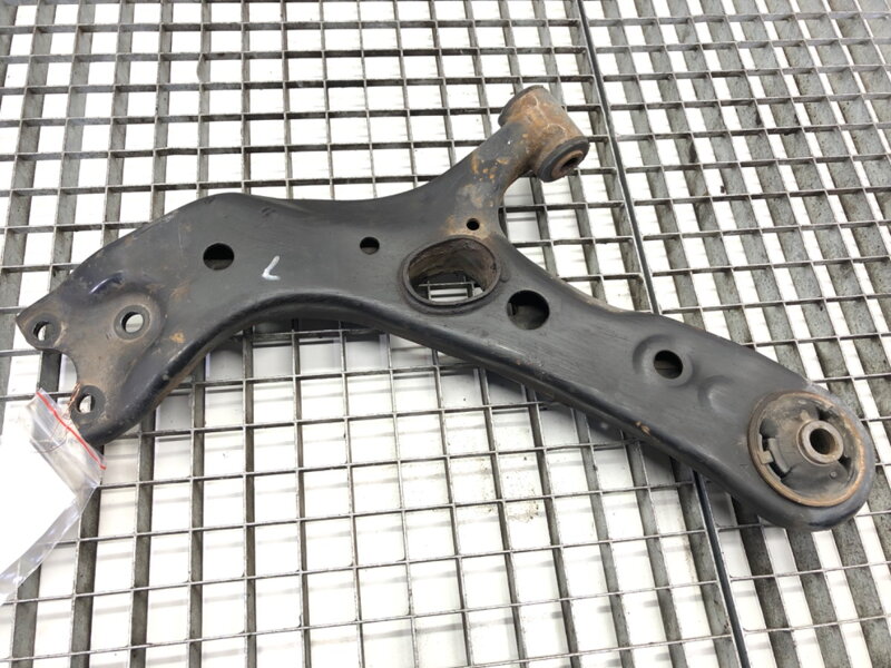 Rameno levé přední Toyota RAV 4 IV (_A4_) 2012 - 2022