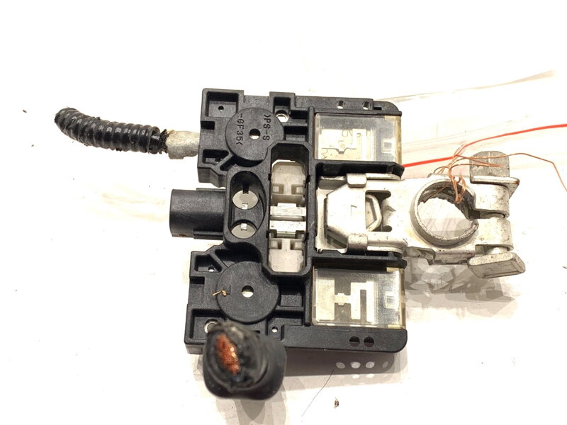 PÓL / svorka (BATERIE) plus Toyota RAV 4 IV (_A4_) 2012 - 2022