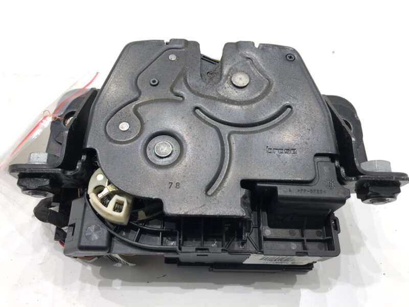 Zámek víka kufru zadní BMW X6 (F16, F86) 2014 - 2019 912935