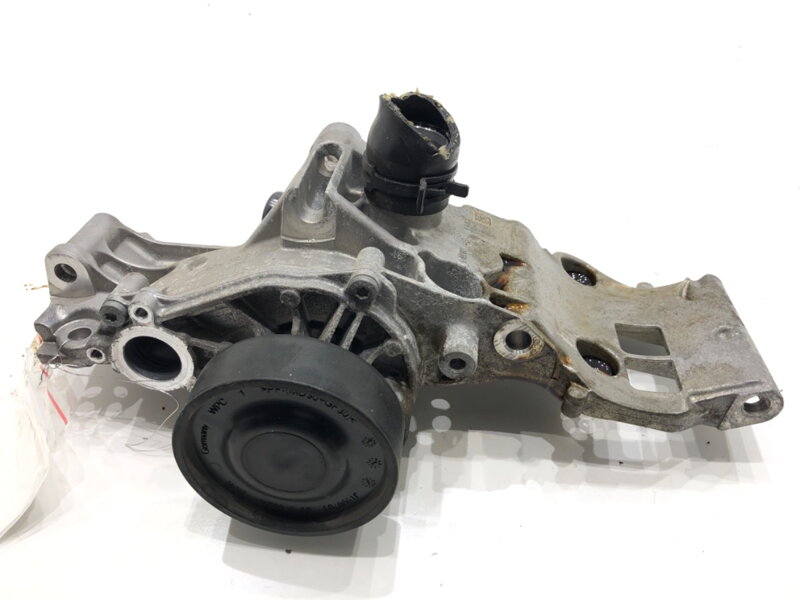 Držák uchycení alternátoru BMW 2 Gran Coupe (F44) 2019 - 2022 8631940