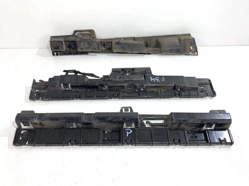 Držák uchycení lišty prahové pravý BMW 3 Gran Turismo (F34) 2012 - 2022 7293742 7293740