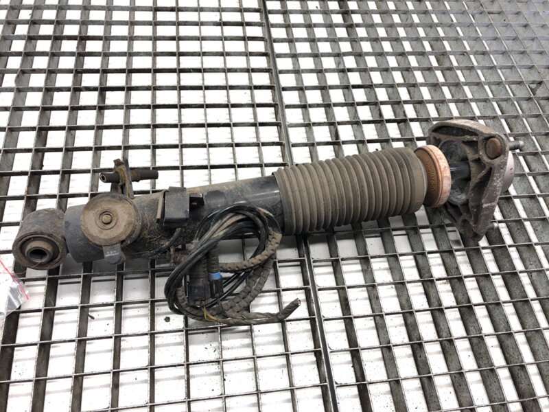 Tlumič pravý zadní BMW X6 (F16, F86) 2014 - 2019 6875088