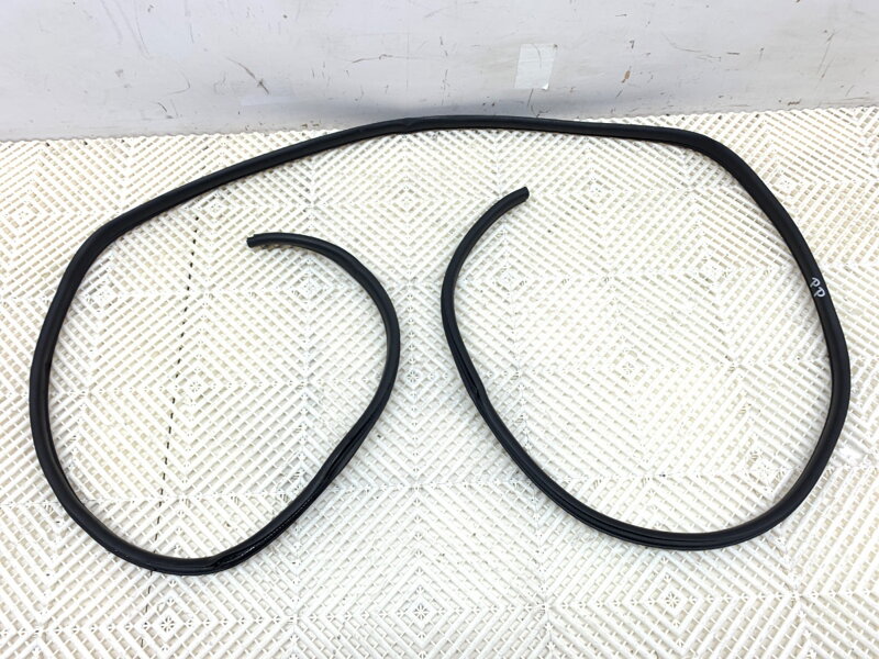 Těsnění dveří přední pravé Renault Trafic III Autobus (JG_) 2014 - 2022