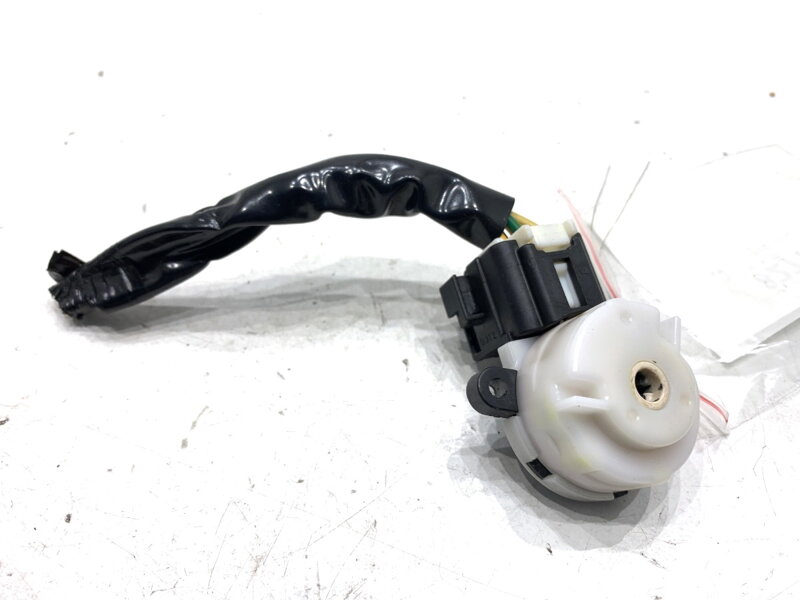 Kostka / konektor spínací skříňky Suzuki Swift III (MZ, EZ) 2005 - 2022