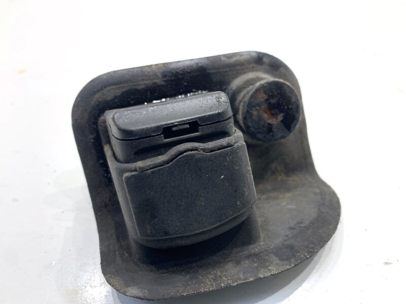 Omezovač víka kufru kufru pravý BMW X6 (F16, F86) 2014 - 2019 7318694