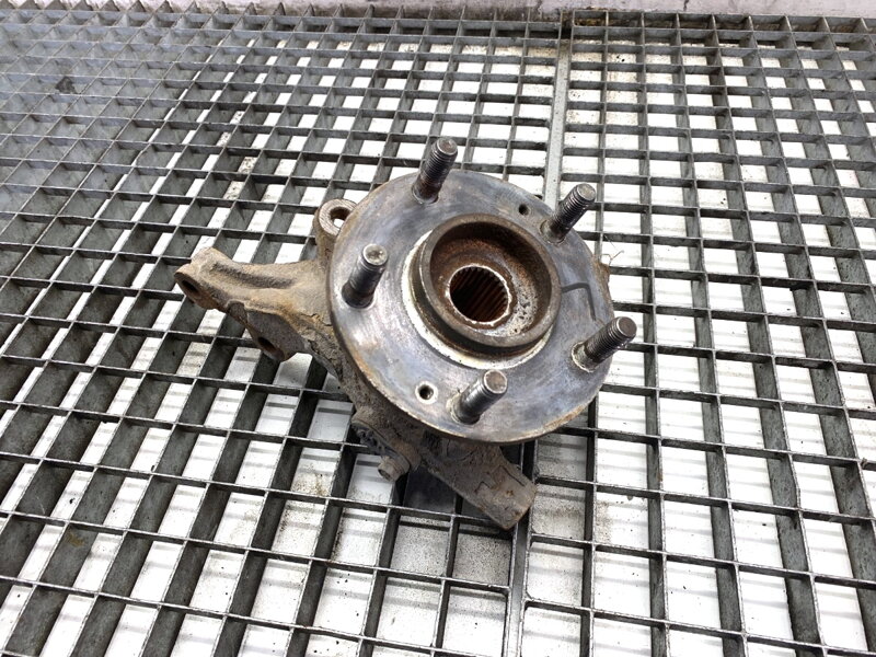 Otoč levá přední KIA CEE ' D SW (ED) 2007 - 2012