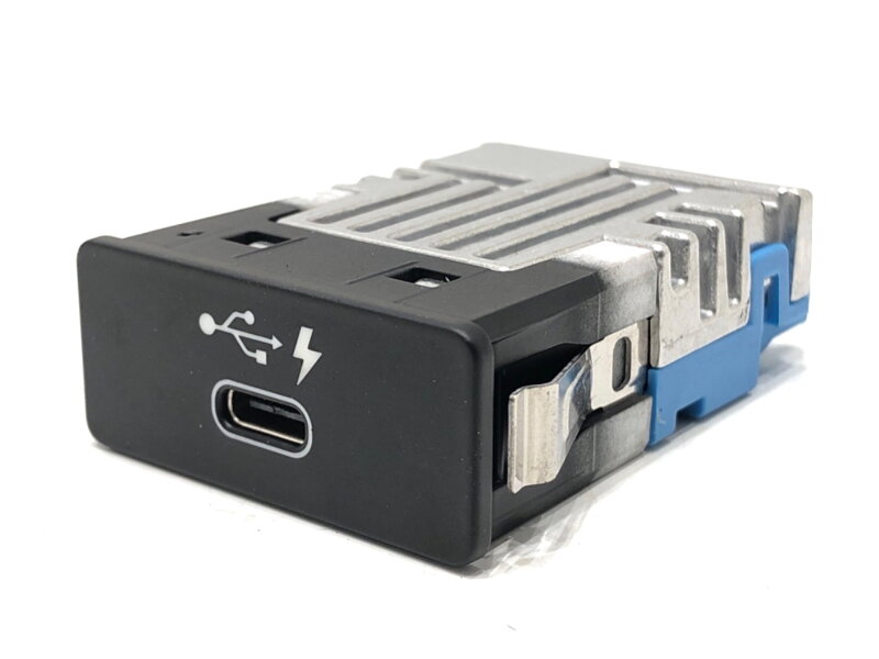 Zásuvka / uložení USB BMW 5 (G30, F90) 2016 - 2022 8711939