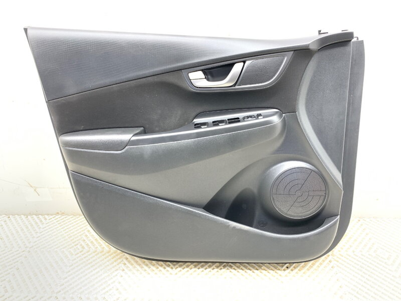 Tapecírung dveří levý přední Hyundai Kona (OS, OSE, OSI) 2017 - 2022 82370-J9000