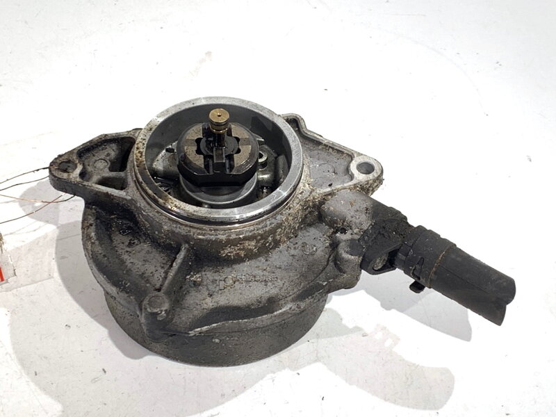 Čerpadlo podtlak Audi A6 C6 Avant (4F5) 2004 - 2011 057145100AE