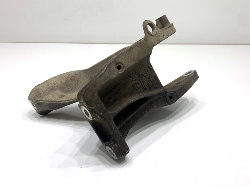 Držák motoru VW Transporter / Caravelle VI Autobus (SGB, SGJ, SHB, SHJ) 2015 - 2022 7E0199343B