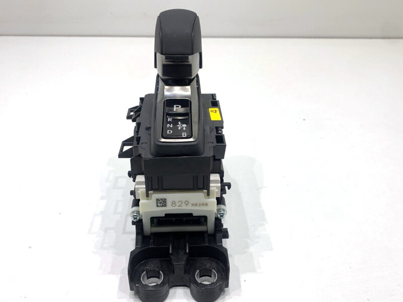 Řadicí páka volič převodovky Lexus LBX (_AYH1_, _AYA1_) 2023 - 75M429