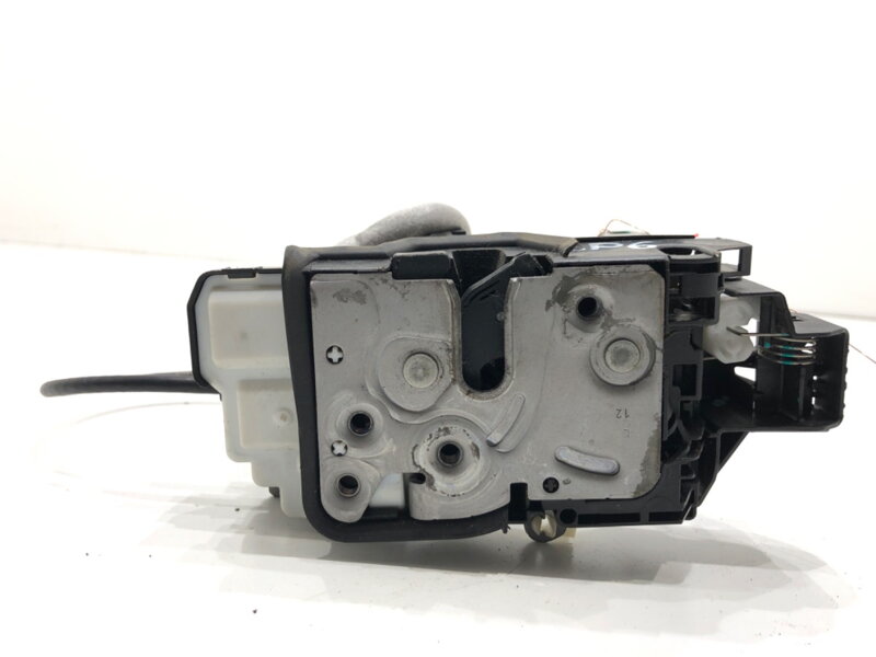 Zámek dveří levý přední Volvo S90 II (234) 2016 - 2022 31349894