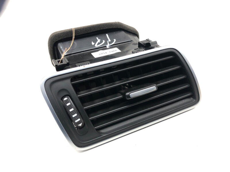 Mřížka ventilace pravá přední VW Passat B7 Variant (365) 2010 - 2015 3AB819702A