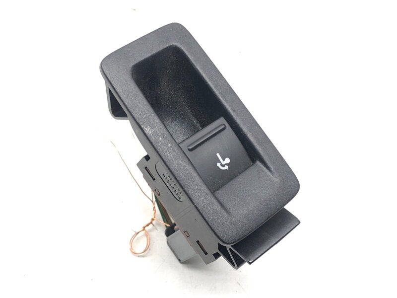 Přepínač tlačítko háku VW Passat B7 Variant (365) 2010 - 2015 7N0959511B