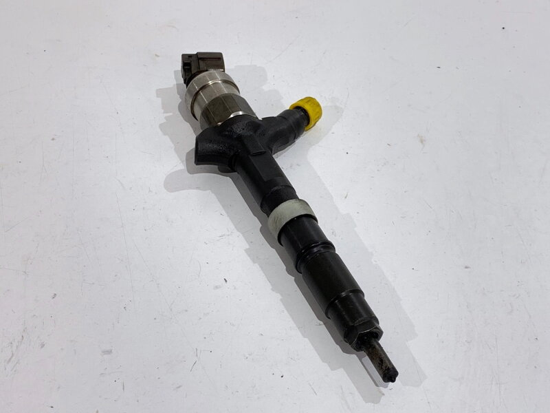 Vstřikovač Toyota RAV 4 II (_A2_) 2000 - 2005 23670-27030